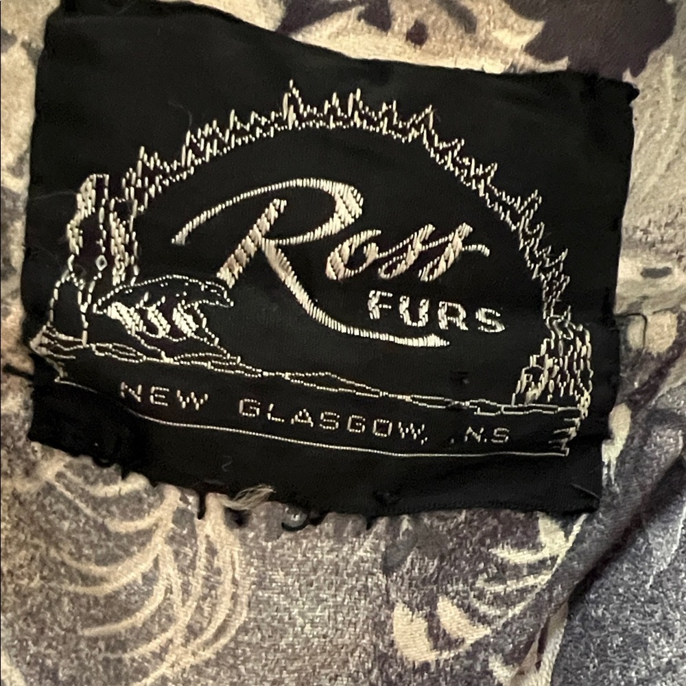 Luxurious vintage Fur Coat - Picture 3 of 4